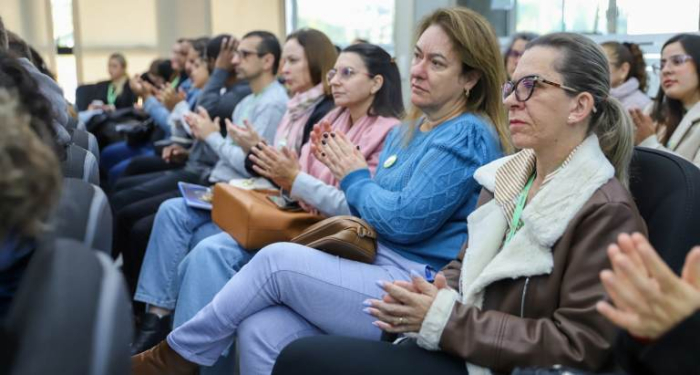 Professores de Criciúma são capacitados em primeiros socorros para emergências escolares